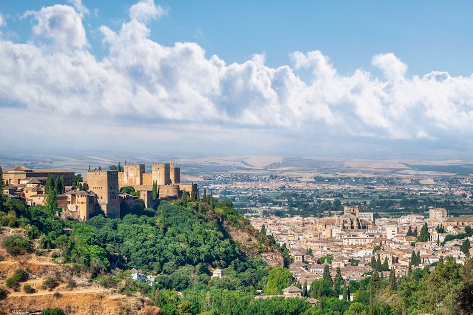 Historie a kultura Andalusie | Flamenco, Alhambra a … 2 A scenic view of the historic Alhambra in Granada, Spain, surrounded