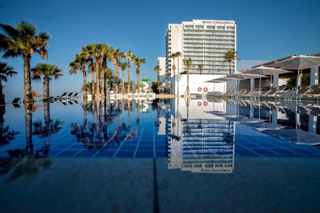 hotel estival torrequebrada piscina y hotel 1