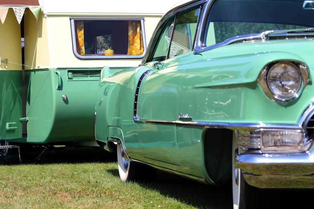 Karavaning | Cestování s obytným vozem nebo s karavanem 1 camping, cadillac, vacations, retro, vintage, classic, nostalgia, to travel, america, turquoise, antique car, car wallpapers, automobile, vehicle, car, caravan