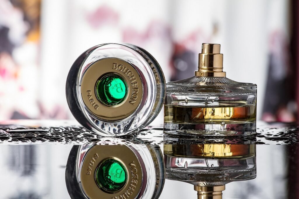 fragrance, perfume, perfume bottle, wellness, maintenance, bottle, flacon, fragrant, aromatic, perfume, perfume, perfume, perfume, perfume, perfume bottle