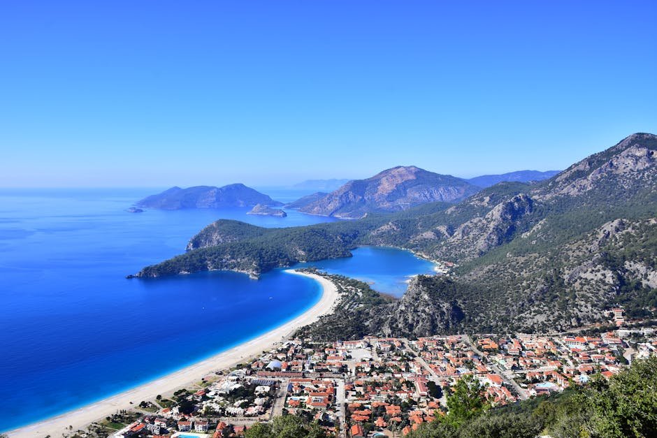 A breathtaking aerial view of Ölüdeniz's pristine beaches and turquoise waters in Türkiye.