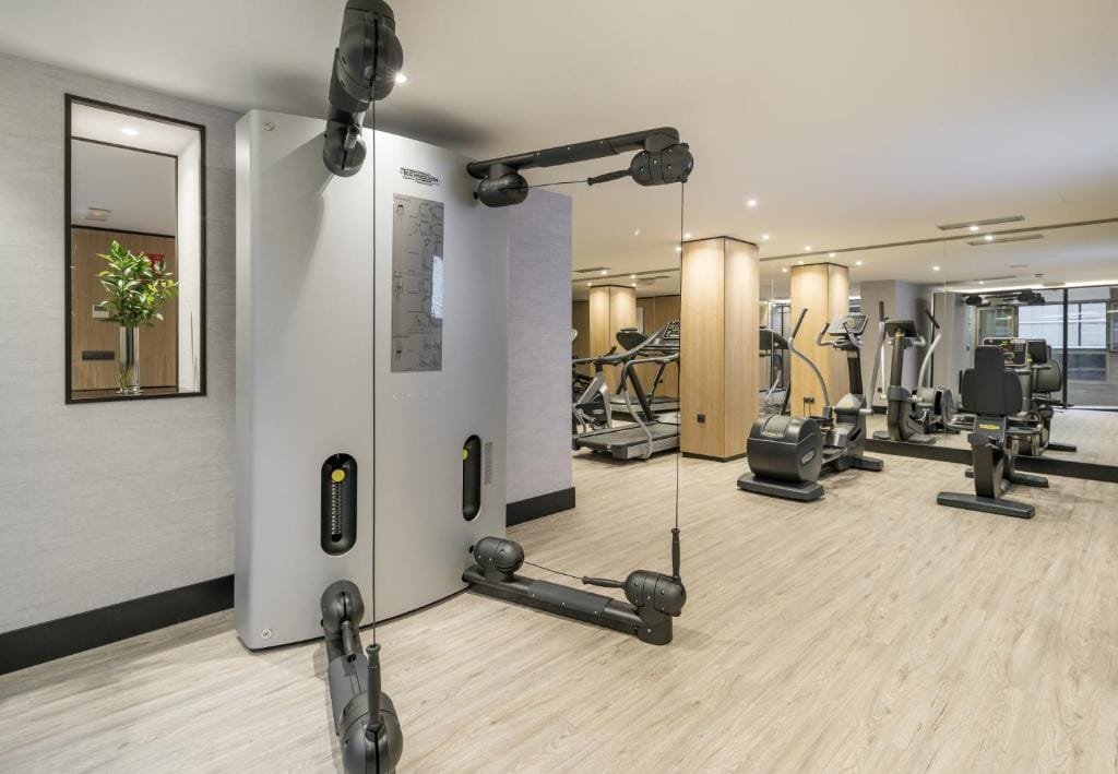 gimnasio y las maquinas