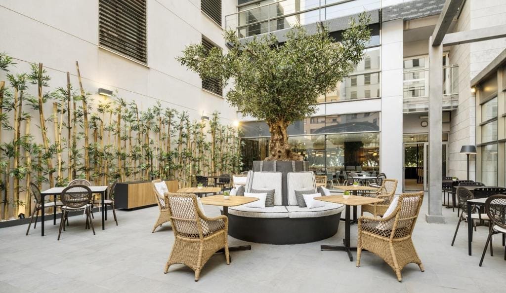 terraza exterion con muebles