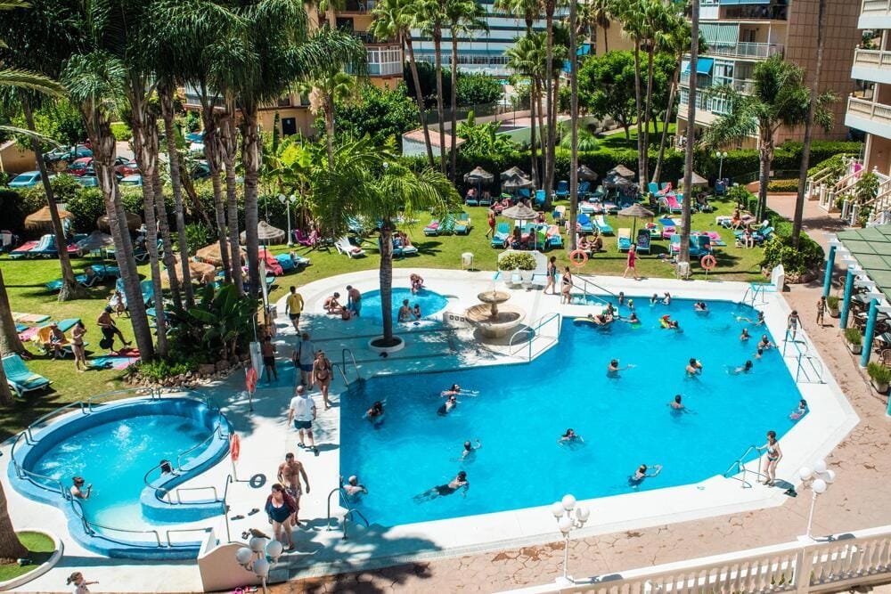 Hotel Parasol by Dorobe Torremolinos piscina 1