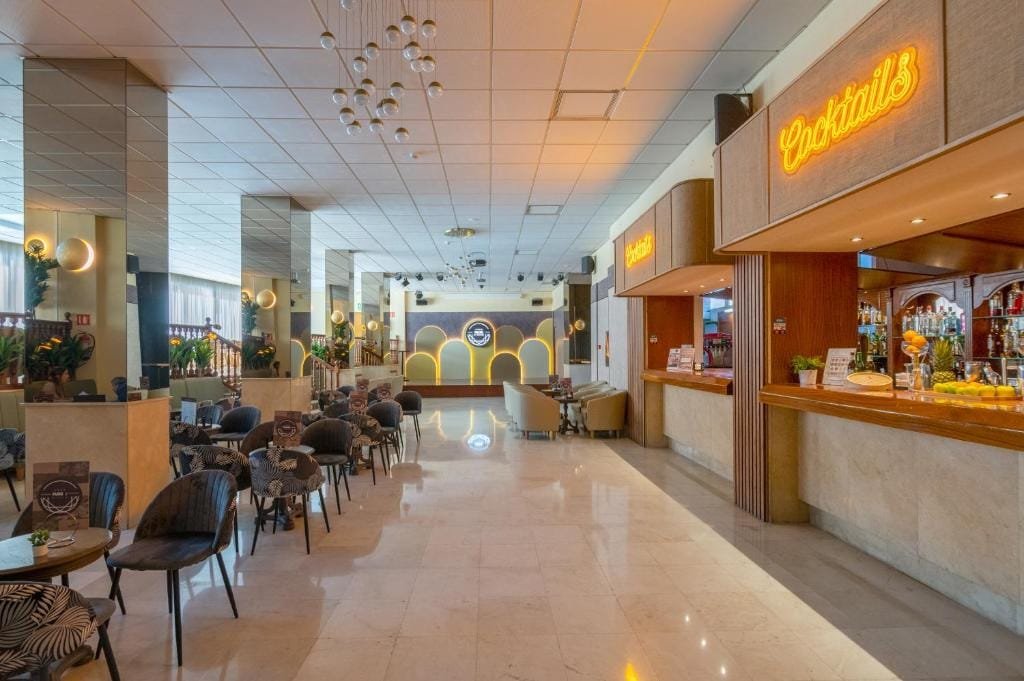 Hotel Parasol by Dorobe Torremolinos salon