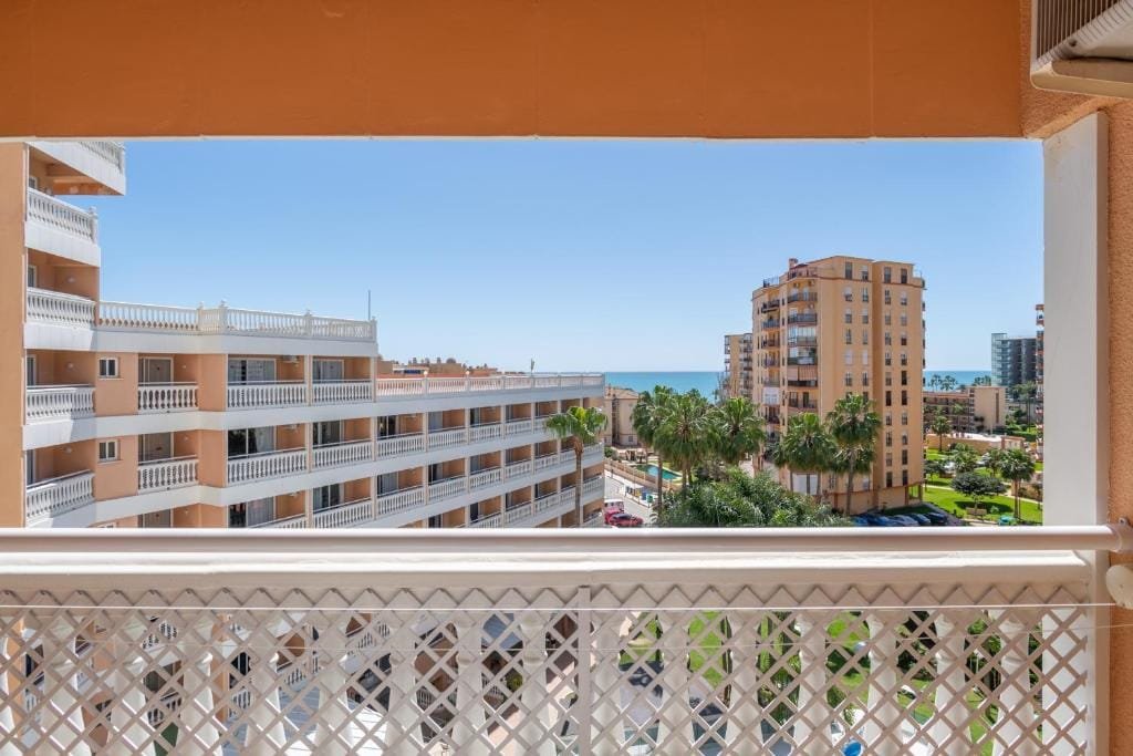 Hotel Parasol by Dorobe Torremolinos vista mar lateral