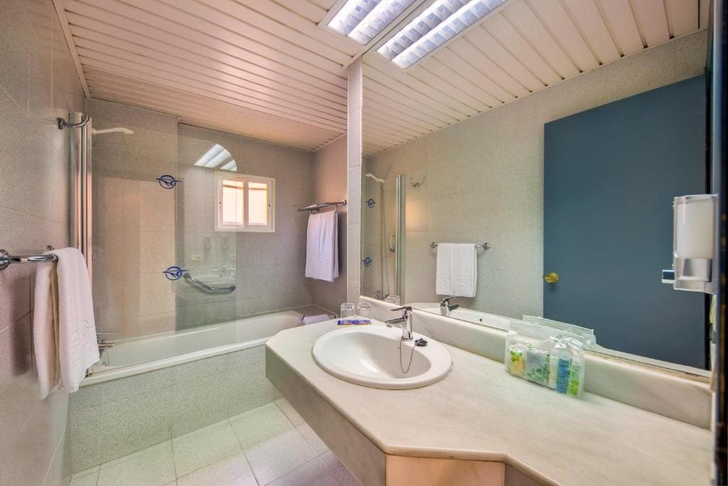 hotel globales gardenia bano