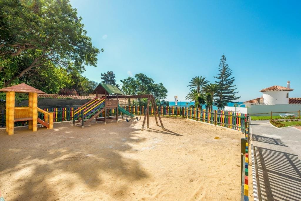 hotel globales gardenia parque infantil