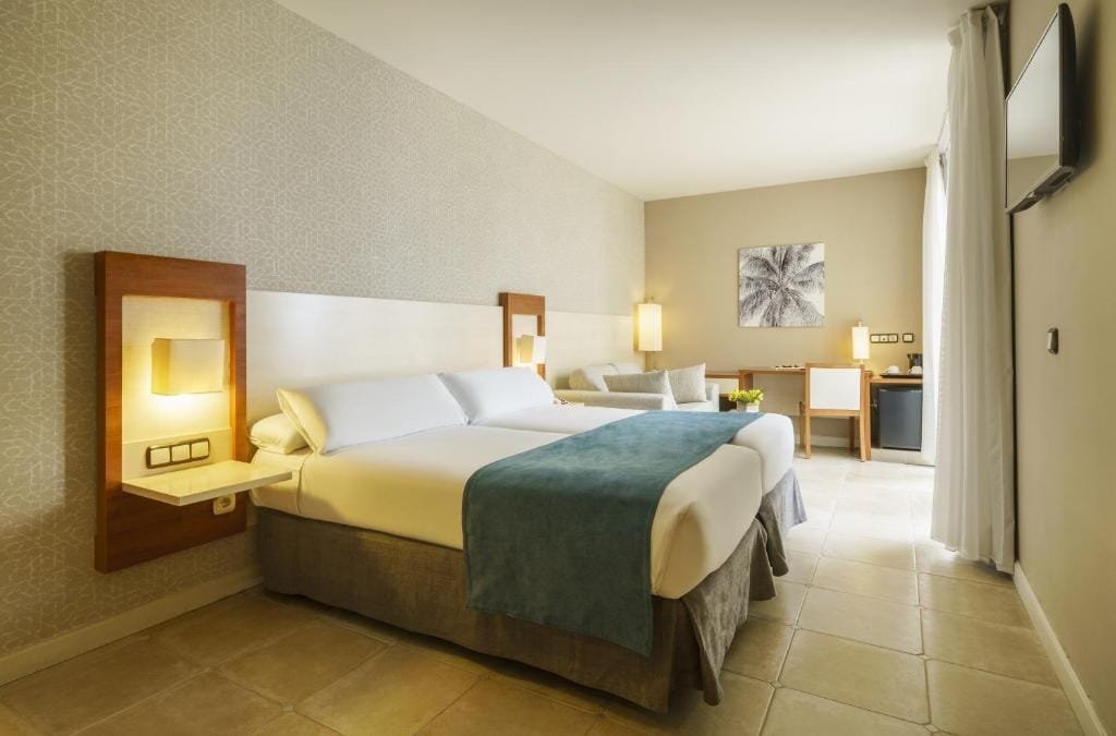 hotel ilunion fuengirola habitacion