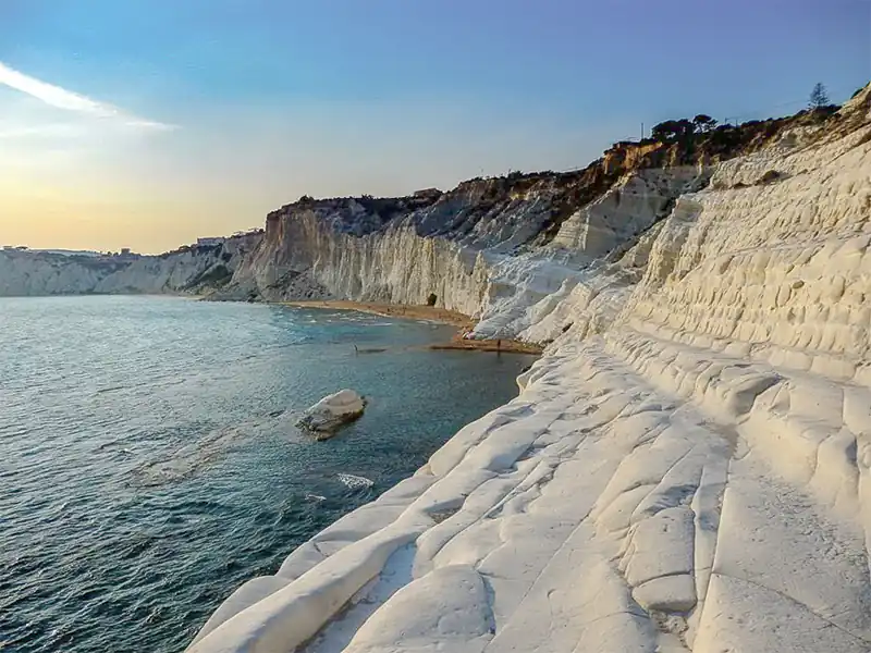 foto de la orilla del mar y el mar en SCALA DEI TURCHI SICILIA