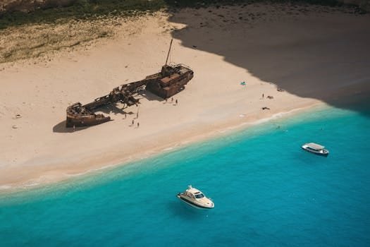 ZAKYNTOS, PLAYA Y UN BARCO EN LA DERIVA