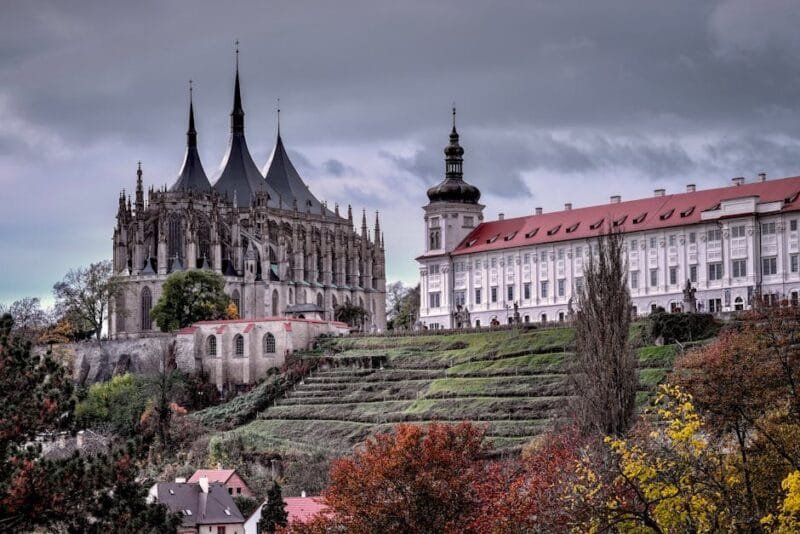 Repubblica Ceca | Le Migliori Destinazioni e Cosa Fare 3 Explore the historic St. Barbara's Church and Jesuit College in Kutna Hora, Czechia.