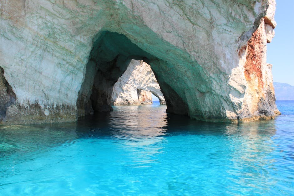 Zante, Grecia | La Tua Guida Definitiva a un Paradiso Ionico 2 Explore the breathtaking blue caves in Zakinthos, Greece with crystal clear waters and rocky arches.