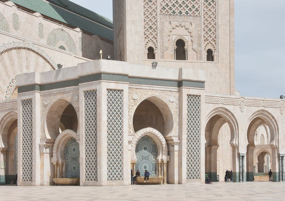 Maroko | Výlet do srdca Afriky - Čo Vidieť a Zažiť 3 Discover the intricate details of Hassan II Mosque's architecture in Casablanca, Morocco.
