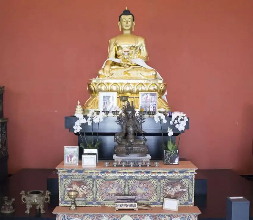 STUPA BUDHA en benalmadena, un monumento espectacular, foto interior de budha STUPA BUDHA en benalmadena, un monumento espectacular, foto interior de budha
