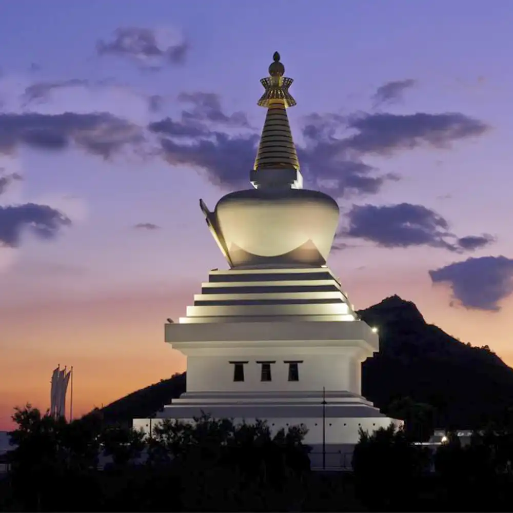 STUPA BUDHA en benalmadena, un monumento espectacular, foto nocturna STUPA BUDHA en benalmadena, un monumento espectacular, foto nocturna