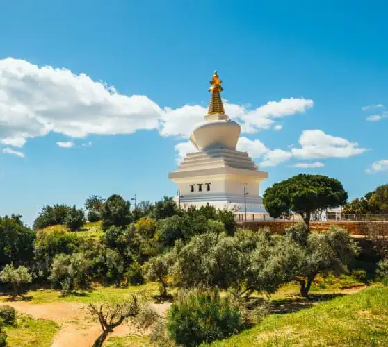 STUPA BUDHA en benalmadena, un monumento espectacular y jardin , vista de dia STUPA BUDHA en benalmadena, un monumento espectacular y jardin , vista de dia